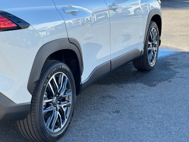 カローラクロス ハイブリッド　Ｚ　改後　パノラマルーフ　寒冷地仕様　パノラミックビューモニター　ブラインドスポットモニター　アドバンストパーク　ステアリングヒーター　１０．５インチディスプレイナビ　フルセグＴＶ　ドライブレコーダー（20枚目）