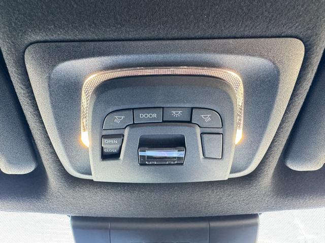 カローラクロス ハイブリッド　Ｚ　改後　パノラマルーフ　寒冷地仕様　パノラミックビューモニター　ブラインドスポットモニター　アドバンストパーク　ステアリングヒーター　１０．５インチディスプレイナビ　フルセグＴＶ　ドライブレコーダー（33枚目）