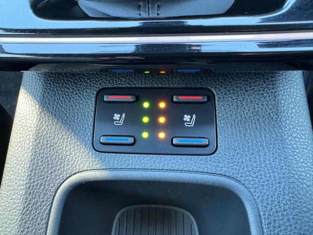 カローラクロス ハイブリッド　Ｚ　改後　パノラマルーフ　寒冷地仕様　パノラミックビューモニター　ブラインドスポットモニター　アドバンストパーク　ステアリングヒーター　１０．５インチディスプレイナビ　フルセグＴＶ　ドライブレコーダー（44枚目）