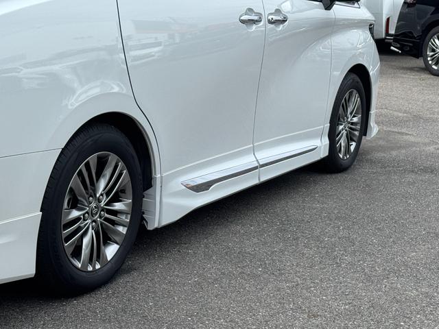 アルファードハイブリッド Ｚ　１３．２型後席モニター　デジタルインナーミラー　左右独立ムーンルーフ　パノラミックビューモニター　ブラインドスポットモニター　トヨタチームメイト　アドバンストパーク　ドライブレコーダー　フルセグＴＶ（22枚目）