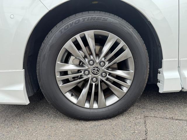 アルファードハイブリッド Ｚ　１３．２型後席モニター　デジタルインナーミラー　左右独立ムーンルーフ　パノラミックビューモニター　ブラインドスポットモニター　トヨタチームメイト　アドバンストパーク　ドライブレコーダー　フルセグＴＶ（28枚目）