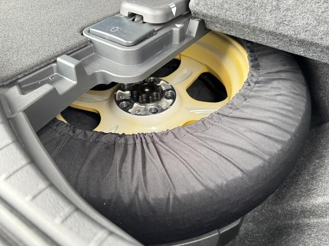 アルファードハイブリッド Ｚ　１３．２型後席モニター　左右独立ムーンルーフ　デジタルインナーミラー　スペアタイヤ　パノラミックビューモニター　アドバンストパーク　ヘッドアップディスプレイ　ブラインドスポットモニター　ＡＣ１００Ｖ（6枚目）