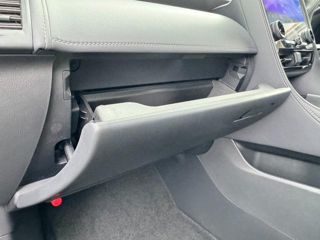 アルファードハイブリッド Ｚ　１３．２型後席モニター　左右独立ムーンルーフ　デジタルインナーミラー　スペアタイヤ　パノラミックビューモニター　アドバンストパーク　ヘッドアップディスプレイ　ブラインドスポットモニター　ＡＣ１００Ｖ（35枚目）