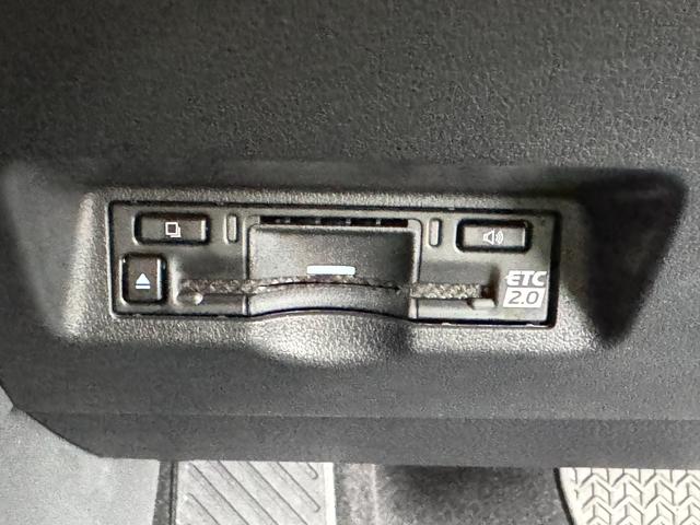 アルファードハイブリッド Ｚ　１３．２型後席モニター　左右独立ムーンルーフ　デジタルインナーミラー　スペアタイヤ　パノラミックビューモニター　アドバンストパーク　ヘッドアップディスプレイ　ブラインドスポットモニター　ＡＣ１００Ｖ（42枚目）