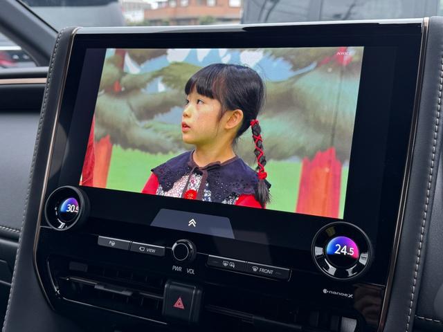 アルファードハイブリッド Ｚ　１３．２型後席モニター　左右独立ムーンルーフ　デジタルインナーミラー　スペアタイヤ　パノラミックビューモニター　アドバンストパーク　ヘッドアップディスプレイ　ブラインドスポットモニター　ＡＣ１００Ｖ（44枚目）