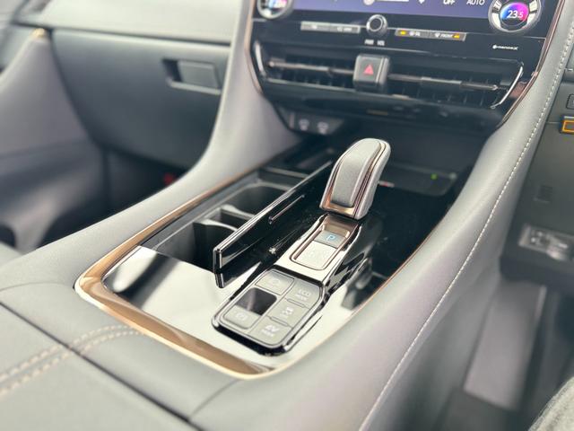 アルファードハイブリッド Ｚ　１３．２型後席モニター　左右独立ムーンルーフ　デジタルインナーミラー　スペアタイヤ　パノラミックビューモニター　アドバンストパーク　ヘッドアップディスプレイ　ブラインドスポットモニター　ＡＣ１００Ｖ（50枚目）