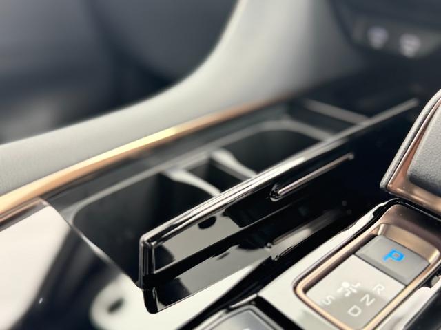 アルファードハイブリッド Ｚ　１３．２型後席モニター　左右独立ムーンルーフ　デジタルインナーミラー　スペアタイヤ　パノラミックビューモニター　アドバンストパーク　ヘッドアップディスプレイ　ブラインドスポットモニター　ＡＣ１００Ｖ（53枚目）