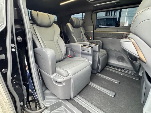 アルファードハイブリッド Ｚ　１３．２型後席モニター　左右独立ムーンルーフ　デジタルインナーミラー　スペアタイヤ　パノラミックビューモニター　アドバンストパーク　ヘッドアップディスプレイ　ブラインドスポットモニター　ＡＣ１００Ｖ（61枚目）