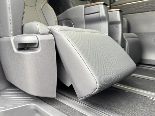 アルファードハイブリッド Ｚ　１３．２型後席モニター　左右独立ムーンルーフ　デジタルインナーミラー　スペアタイヤ　パノラミックビューモニター　アドバンストパーク　ヘッドアップディスプレイ　ブラインドスポットモニター　ＡＣ１００Ｖ（62枚目）