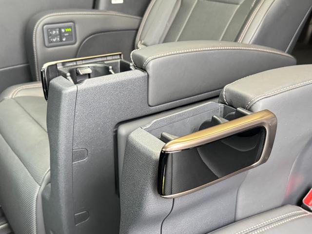 アルファードハイブリッド Ｚ　１３．２型後席モニター　左右独立ムーンルーフ　デジタルインナーミラー　スペアタイヤ　パノラミックビューモニター　アドバンストパーク　ヘッドアップディスプレイ　ブラインドスポットモニター　ＡＣ１００Ｖ（65枚目）