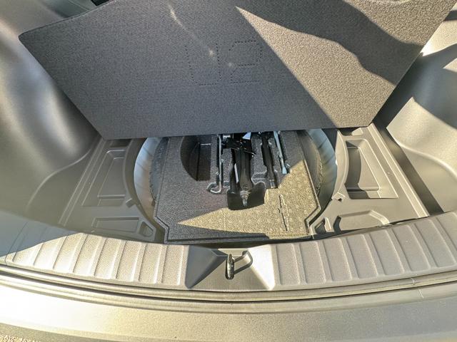 カローラクロス ハイブリッド　Ｚ　改後　パノラマルーフ　寒冷地仕様　パノラミックビューモニター　ブラインドスポットモニター　アドバンストパーク　ステアリングヒーター　１０．５インチディスプレイナビ　フルセグＴＶ　ドライブレコーダー（73枚目）