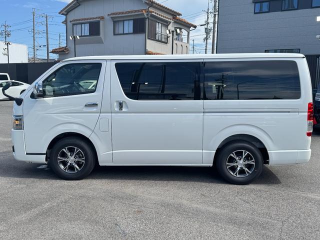 ハイエースバン ロングスーパーGL ダークプライムS 純正アルミホール パノラミックビューモニターカメラ デジタルインナーミラー フロントドアスカフプレート LEDヘッド 両側電動パワースライド アクセサリーコンセント フェンダーミラー 特別仕様車(14枚目)
