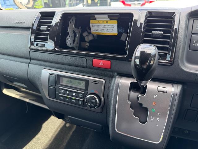 ハイエースバン ロングスーパーGL ダークプライムS 純正アルミホール パノラミックビューモニターカメラ デジタルインナーミラー フロントドアスカフプレート LEDヘッド 両側電動パワースライド アクセサリーコンセント フェンダーミラー 特別仕様車(38枚目)