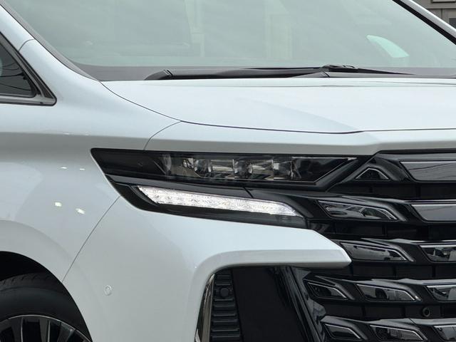 プロジェクター式ＬＥＤヘッドライト☆彡装備！デイライト機能付きでカッコよく仕上がっております！！また、オートマチックハイビームも装着されておりますので、効果的にハイビームの使用が可能となっております！