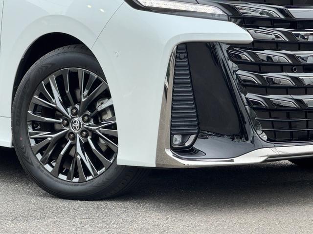 １３．２型有機ＥＬ後席モニター　ユニバーサルステップ　デジタルインナーミラー　ヘッドアップディスプレイ　１４インチディスプレイオーディオ　左右独立ムーンルーフ　ドラレコ前後　ブラインドスポットモニタ