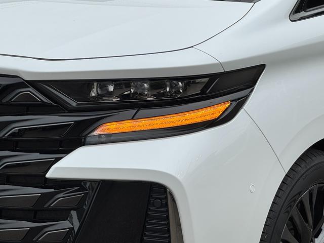 プロジェクター式ＬＥＤヘッドライト☆彡装備！デイライト機能付きでカッコよく仕上がっております！！また、オートマチックハイビームも装着されておりますので、効果的にハイビームの使用が可能となっております！