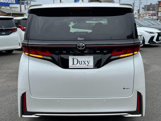 １３．２型有機ＥＬ後席モニター　ユニバーサルステップ　デジタルインナーミラー　ヘッドアップディスプレイ　１４インチディスプレイオーディオ　左右独立ムーンルーフ　ドラレコ前後　ブラインドスポットモニタ