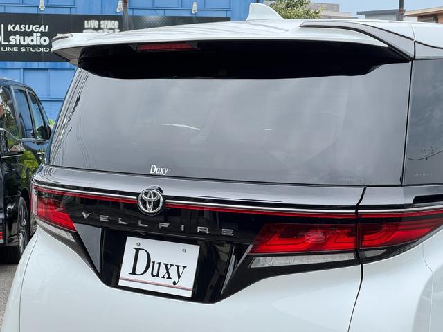 １３．２型有機ＥＬ後席モニター　ユニバーサルステップ　デジタルインナーミラー　ヘッドアップディスプレイ　１４インチディスプレイオーディオ　左右独立ムーンルーフ　ドラレコ前後　ブラインドスポットモニタ