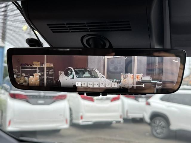 【デジタルミラー】デジタルインナーミラーを装備しております！！後方の視界が広がり安全性が向上しております！！！夜間でも、しっかりと映像が見られるようになっておりますので、重宝される装備の一つですね！！