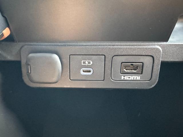 【ＨＤＭＩ】スマートフォンや、そのほかの電子機器につなげて画面を投影することができます！また、テレビキャンセラーと併用して、走行中もご覧になれたりもします！ぜひご検討ください！