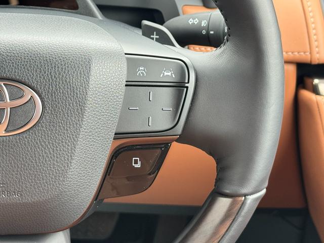 【レーダークルーズコントロール（前車速追従機能付】ミリ波レーダーと単眼カメラで先行車を認識し、車速に応じた車間距離を保ちながら追従走行を支援します。高速道路で、長時間走行時などに重宝される装備です！！