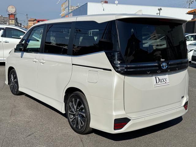 ヴォクシー ハイブリッドＳ－Ｚ　【即納！快適利便パッケージＨｉ】パノラミックビューモニター　アドバンストパーク　三眼ＬＥＤヘッドライト　パワーバックドア　ＣＤ／ＤＶＤデッキ　フルセグＴＶ　１０．５ＤＡＰｌｕｓ　ＨＤＭＩ　シートヒータ（16枚目）