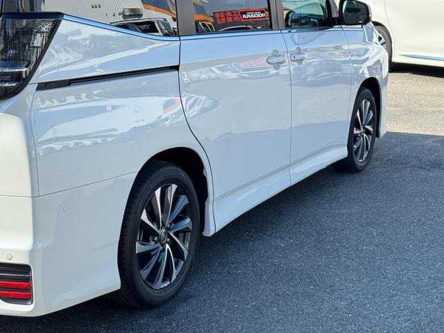 ヴォクシー ハイブリッドＳ－Ｚ　【即納！快適利便パッケージＨｉ】パノラミックビューモニター　アドバンストパーク　三眼ＬＥＤヘッドライト　パワーバックドア　ＣＤ／ＤＶＤデッキ　フルセグＴＶ　１０．５ＤＡＰｌｕｓ　ＨＤＭＩ　シートヒータ（22枚目）