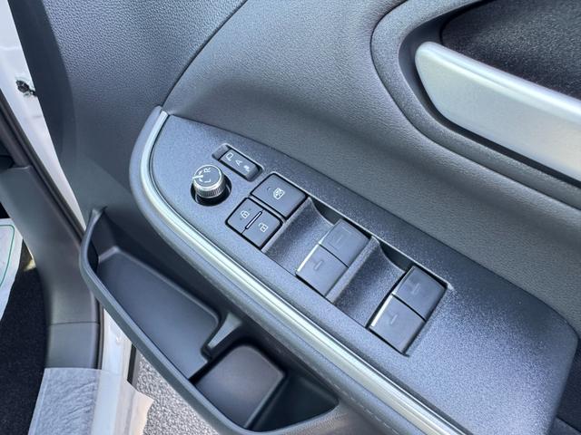 ヴォクシー ハイブリッドＳ－Ｚ　【即納！快適利便パッケージＨｉ】パノラミックビューモニター　アドバンストパーク　三眼ＬＥＤヘッドライト　パワーバックドア　ＣＤ／ＤＶＤデッキ　フルセグＴＶ　１０．５ＤＡＰｌｕｓ　ＨＤＭＩ　シートヒータ（32枚目）