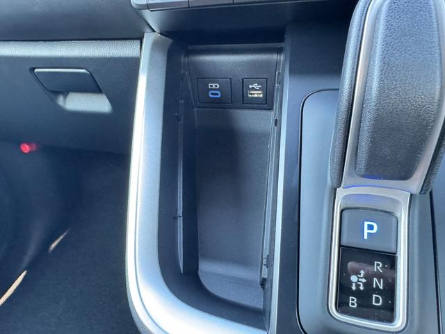 ヴォクシー ハイブリッドＳ－Ｚ　【即納！快適利便パッケージＨｉ】パノラミックビューモニター　アドバンストパーク　三眼ＬＥＤヘッドライト　パワーバックドア　ＣＤ／ＤＶＤデッキ　フルセグＴＶ　１０．５ＤＡＰｌｕｓ　ＨＤＭＩ　シートヒータ（44枚目）