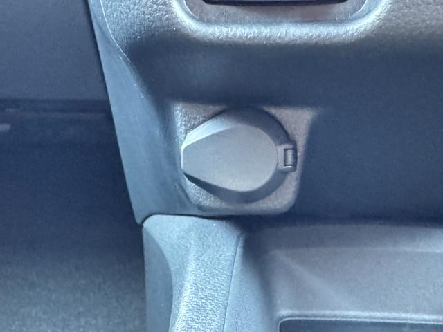 ヴォクシー ハイブリッドＳ－Ｚ　【即納！快適利便パッケージＨｉ】パノラミックビューモニター　アドバンストパーク　三眼ＬＥＤヘッドライト　パワーバックドア　ＣＤ／ＤＶＤデッキ　フルセグＴＶ　１０．５ＤＡＰｌｕｓ　ＨＤＭＩ　シートヒータ（49枚目）