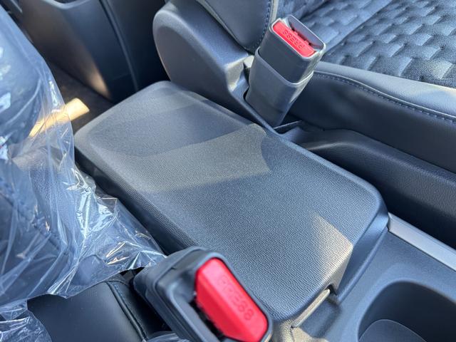 ヴォクシー ハイブリッドＳ－Ｚ　【即納！快適利便パッケージＨｉ】パノラミックビューモニター　アドバンストパーク　三眼ＬＥＤヘッドライト　パワーバックドア　ＣＤ／ＤＶＤデッキ　フルセグＴＶ　１０．５ＤＡＰｌｕｓ　ＨＤＭＩ　シートヒータ（50枚目）