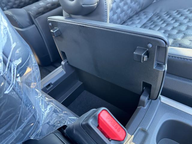 ヴォクシー ハイブリッドＳ－Ｚ　【即納！快適利便パッケージＨｉ】パノラミックビューモニター　アドバンストパーク　三眼ＬＥＤヘッドライト　パワーバックドア　ＣＤ／ＤＶＤデッキ　フルセグＴＶ　１０．５ＤＡＰｌｕｓ　ＨＤＭＩ　シートヒータ（51枚目）