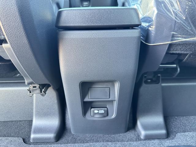 ヴォクシー ハイブリッドＳ－Ｚ　【即納！快適利便パッケージＨｉ】パノラミックビューモニター　アドバンストパーク　三眼ＬＥＤヘッドライト　パワーバックドア　ＣＤ／ＤＶＤデッキ　フルセグＴＶ　１０．５ＤＡＰｌｕｓ　ＨＤＭＩ　シートヒータ（71枚目）