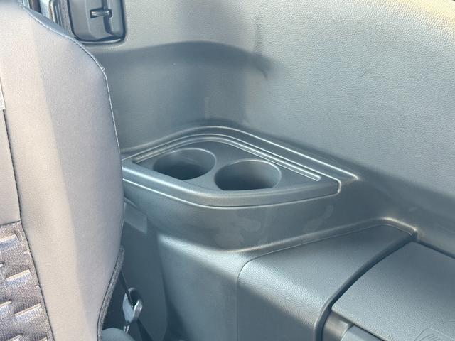 ヴォクシー ハイブリッドＳ－Ｚ　【即納！快適利便パッケージＨｉ】パノラミックビューモニター　アドバンストパーク　三眼ＬＥＤヘッドライト　パワーバックドア　ＣＤ／ＤＶＤデッキ　フルセグＴＶ　１０．５ＤＡＰｌｕｓ　ＨＤＭＩ　シートヒータ（74枚目）