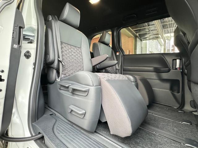 ヴォクシー ハイブリッドS-Z カイテキ利便パッケージ 改後 デジタルインナーミラー ヘッドアップディスプレイ トヨタチームメイト 10.5インチDA 三眼LEDヘッドライト パノラミックビューモニター ブラインドスポットモニター(48枚目)