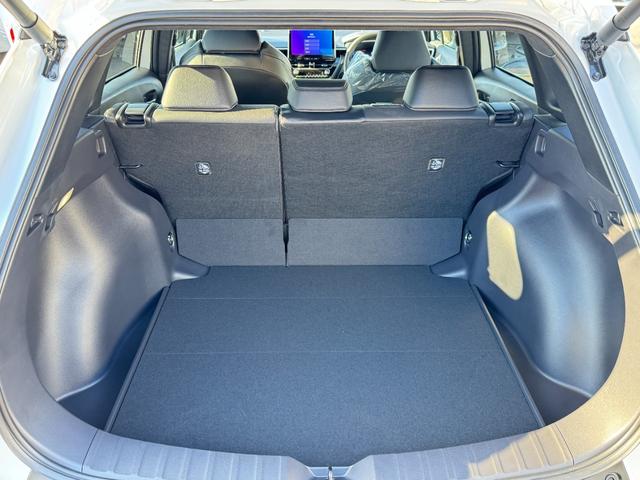 カローラクロス ハイブリッド Z パノラマルーフ パノラミックビューモニター パワーバックドア トヨタチームメイト アドバンストパーク ブラインドスポットモニター アダクティブハイビーム スペアタイヤ ドライブレコーダー シートヒータ(71枚目)