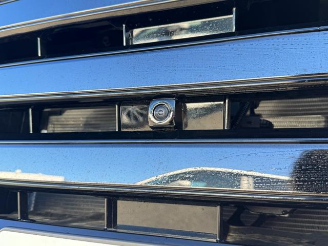 ヴェルファイアハイブリッド Ｚ　プレミア　１３．２型後席モニター　ユニバーサルステップ　左右独立ムーンルーフ　パノラミックビューモニター　トヨタチームメイト　アドバンストパーク　ブラインドスポットモニター　１４インチナビ　　８ｃｈスピーカー（13枚目）