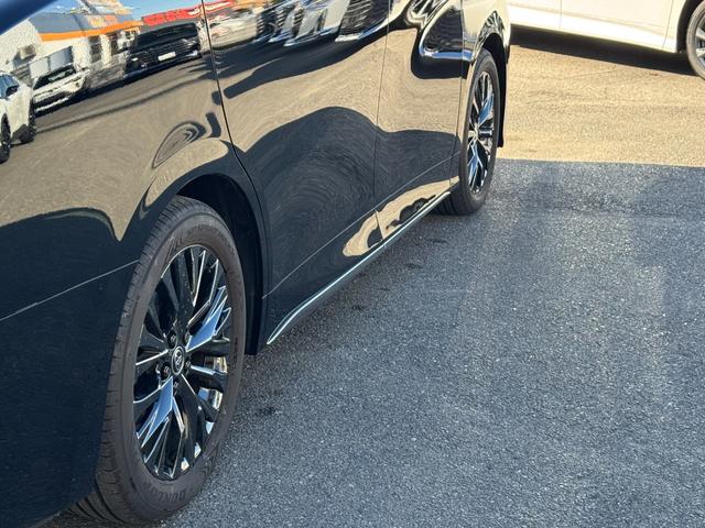 ヴェルファイアハイブリッド Ｚ　プレミア　１３．２型後席モニター　ユニバーサルステップ　左右独立ムーンルーフ　パノラミックビューモニター　トヨタチームメイト　アドバンストパーク　ブラインドスポットモニター　１４インチナビ　　８ｃｈスピーカー（22枚目）