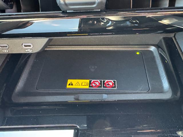 ヴェルファイアハイブリッド Ｚ　プレミア　１３．２型後席モニター　ユニバーサルステップ　左右独立ムーンルーフ　パノラミックビューモニター　トヨタチームメイト　アドバンストパーク　ブラインドスポットモニター　１４インチナビ　　８ｃｈスピーカー（47枚目）