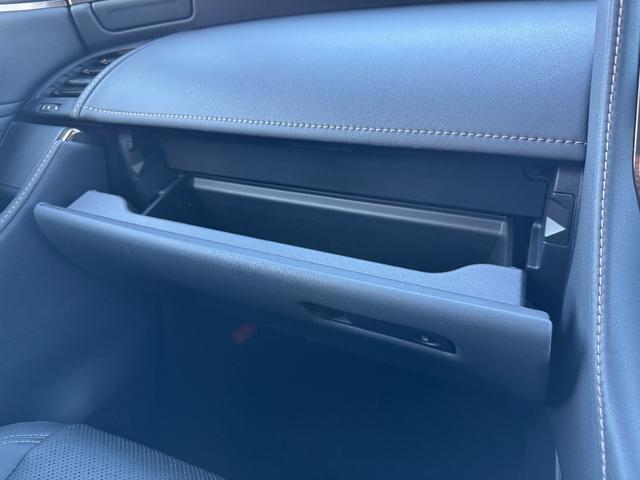 ヴェルファイアハイブリッド Ｚ　プレミア　１３．２型後席モニター　ユニバーサルステップ　左右独立ムーンルーフ　パノラミックビューモニター　トヨタチームメイト　アドバンストパーク　ブラインドスポットモニター　１４インチナビ　　８ｃｈスピーカー（60枚目）