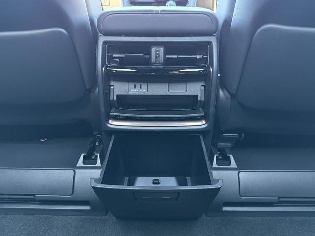 ヴェルファイアハイブリッド Ｚ　プレミア　１３．２型後席モニター　ユニバーサルステップ　左右独立ムーンルーフ　パノラミックビューモニター　トヨタチームメイト　アドバンストパーク　ブラインドスポットモニター　１４インチナビ　　８ｃｈスピーカー（70枚目）