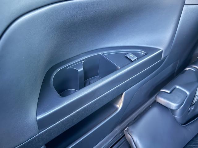 ヴェルファイアハイブリッド Ｚ　プレミア　１３．２型後席モニター　ユニバーサルステップ　左右独立ムーンルーフ　パノラミックビューモニター　トヨタチームメイト　アドバンストパーク　ブラインドスポットモニター　１４インチナビ　　８ｃｈスピーカー（74枚目）