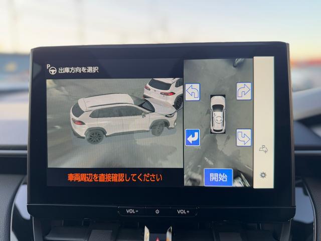 カローラクロス ＧＲスポーツ　登録済未使用車　電動リアゲート　パノラマルーフ　アダプティブハイビーム　ＧＲ専用レッドキャリパー　パノラミックビューモニター　ＢＳＭ　ハンドルヒーター　ナノイーＸ　　アルミペダル　純正１９ＡＷ（4枚目）