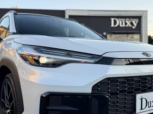 カローラクロス ＧＲスポーツ　登録済未使用車　電動リアゲート　パノラマルーフ　アダプティブハイビーム　ＧＲ専用レッドキャリパー　パノラミックビューモニター　ＢＳＭ　ハンドルヒーター　ナノイーＸ　　アルミペダル　純正１９ＡＷ（9枚目）