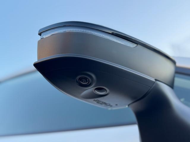 カローラクロス ＧＲスポーツ　登録済未使用車　電動リアゲート　パノラマルーフ　アダプティブハイビーム　ＧＲ専用レッドキャリパー　パノラミックビューモニター　ＢＳＭ　ハンドルヒーター　ナノイーＸ　　アルミペダル　純正１９ＡＷ（27枚目）