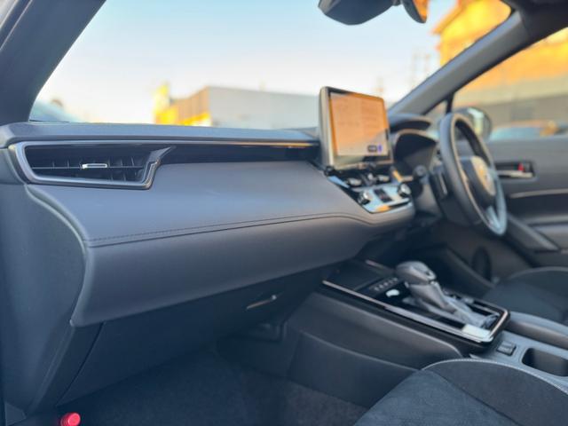 カローラクロス ＧＲスポーツ　登録済未使用車　電動リアゲート　パノラマルーフ　アダプティブハイビーム　ＧＲ専用レッドキャリパー　パノラミックビューモニター　ＢＳＭ　ハンドルヒーター　ナノイーＸ　　アルミペダル　純正１９ＡＷ（34枚目）