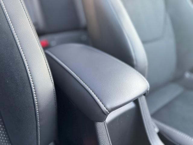 カローラクロス ＧＲスポーツ　登録済未使用車　電動リアゲート　パノラマルーフ　アダプティブハイビーム　ＧＲ専用レッドキャリパー　パノラミックビューモニター　ＢＳＭ　ハンドルヒーター　ナノイーＸ　　アルミペダル　純正１９ＡＷ（54枚目）