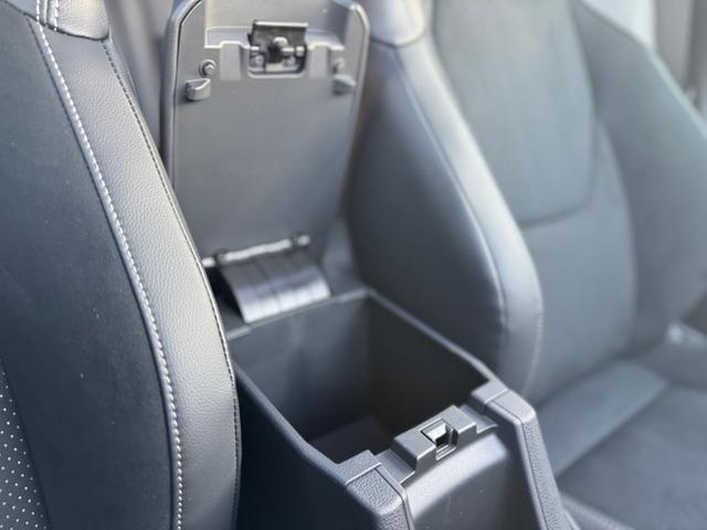 カローラクロス ＧＲスポーツ　登録済未使用車　電動リアゲート　パノラマルーフ　アダプティブハイビーム　ＧＲ専用レッドキャリパー　パノラミックビューモニター　ＢＳＭ　ハンドルヒーター　ナノイーＸ　　アルミペダル　純正１９ＡＷ（55枚目）