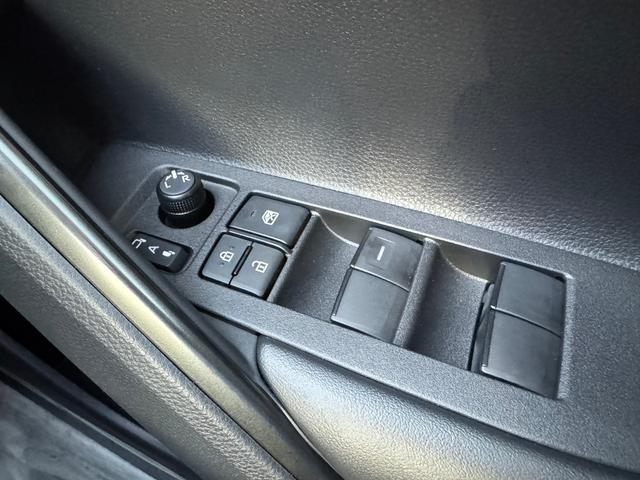 カローラクロス ＧＲスポーツ　登録済未使用車　電動リアゲート　パノラマルーフ　アダプティブハイビーム　ＧＲ専用レッドキャリパー　パノラミックビューモニター　ＢＳＭ　ハンドルヒーター　ナノイーＸ　　アルミペダル　純正１９ＡＷ（59枚目）