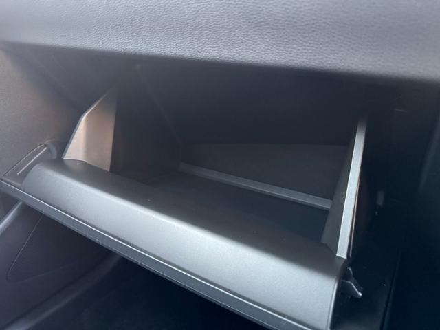 カローラクロス ＧＲスポーツ　登録済未使用車　電動リアゲート　パノラマルーフ　アダプティブハイビーム　ＧＲ専用レッドキャリパー　パノラミックビューモニター　ＢＳＭ　ハンドルヒーター　ナノイーＸ　　アルミペダル　純正１９ＡＷ（61枚目）